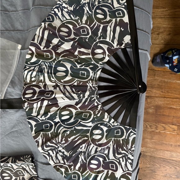 iHeartRaves Holographic Rave Outfit Set - Picture 7 of 8